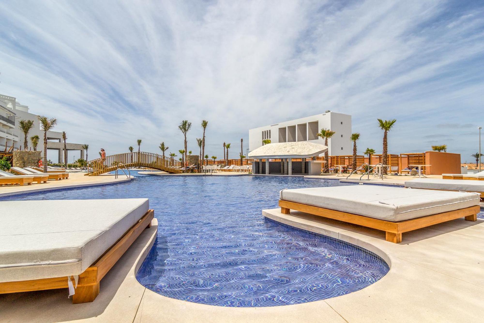 Zahara Beach & Spa By Qhotels - Adults Recommended Zahara de los Atunes Exterior foto The swimming pool at the hotel