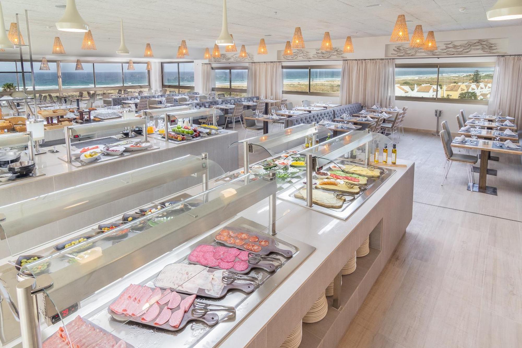 Zahara Beach & Spa By Qhotels - Adults Recommended Zahara de los Atunes Exterior foto Buffet at a hotel