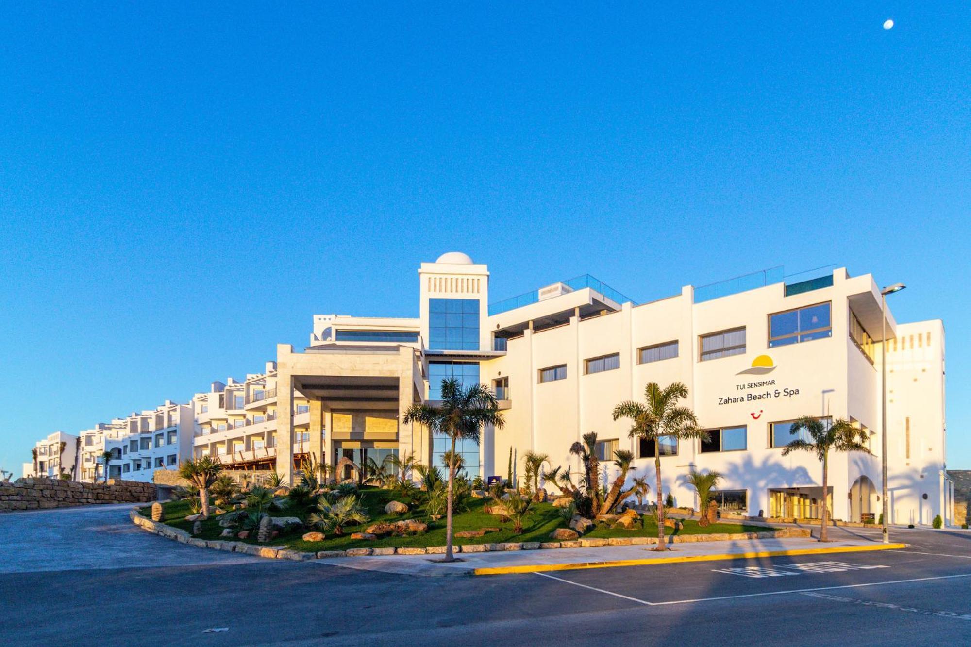 Zahara Beach & Spa By Qhotels - Adults Recommended Zahara de los Atunes Exterior foto The mall at sunset