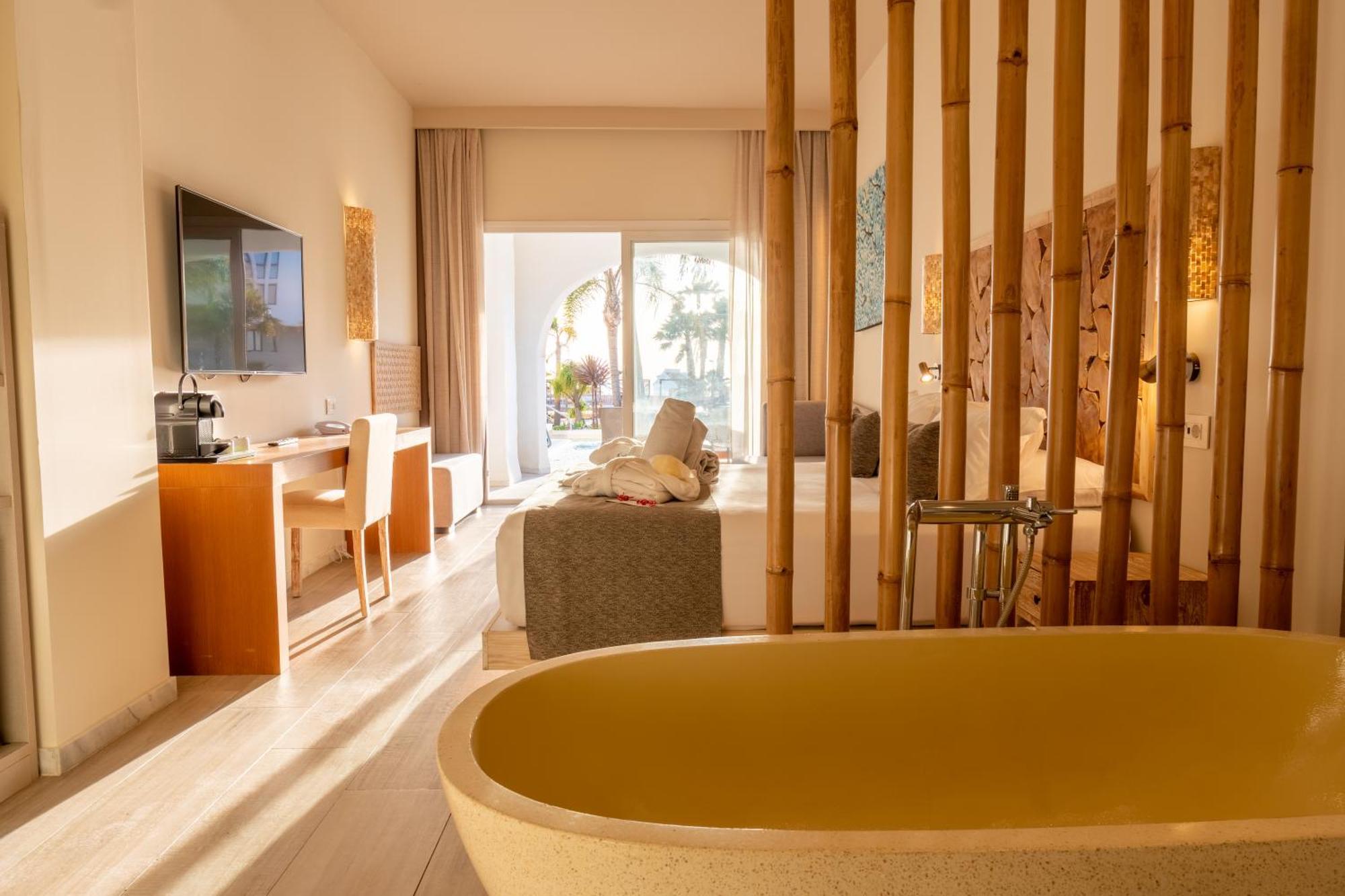 Zahara Beach & Spa By Qhotels - Adults Recommended Zahara de los Atunes Exterior foto Deluxe Room